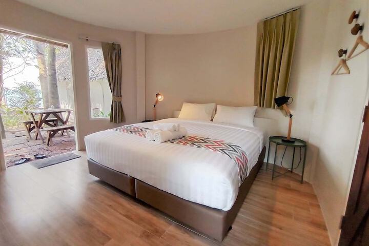 Room 3 of 8