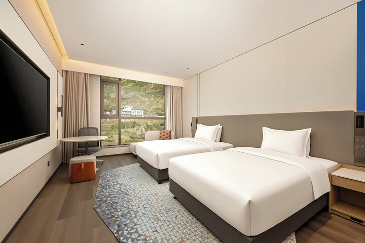 Room 45 of 77