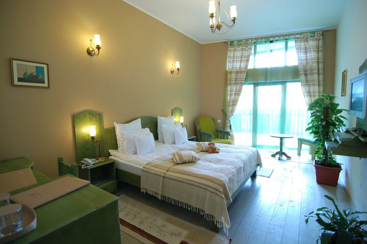Room 4 of 36