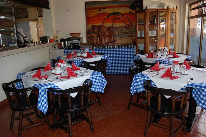 Dining 8 of 12
