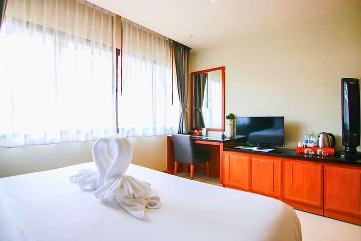 Room 10 of 99