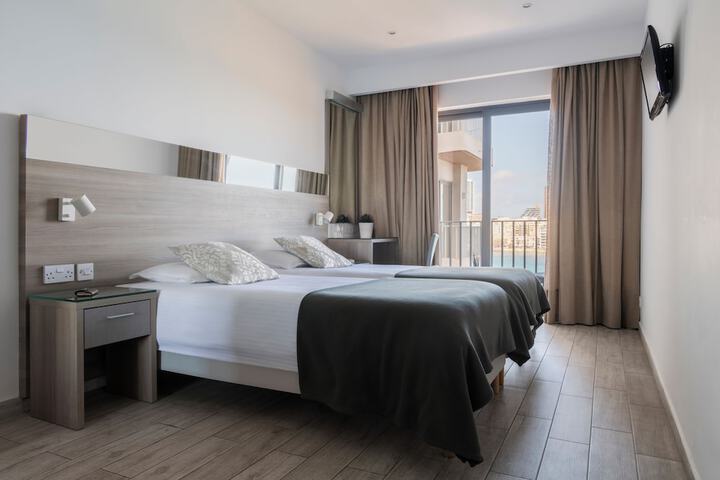 Room 44 of 74
