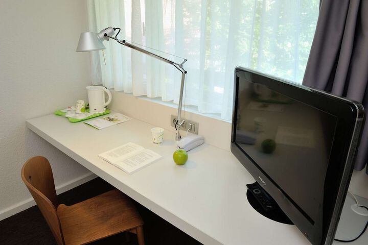 Room 4 of 36