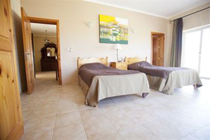 Room 14 of 80