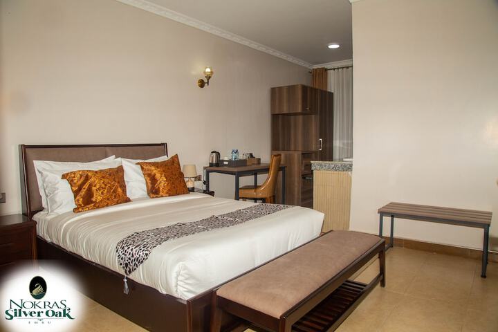 Room 7 of 12