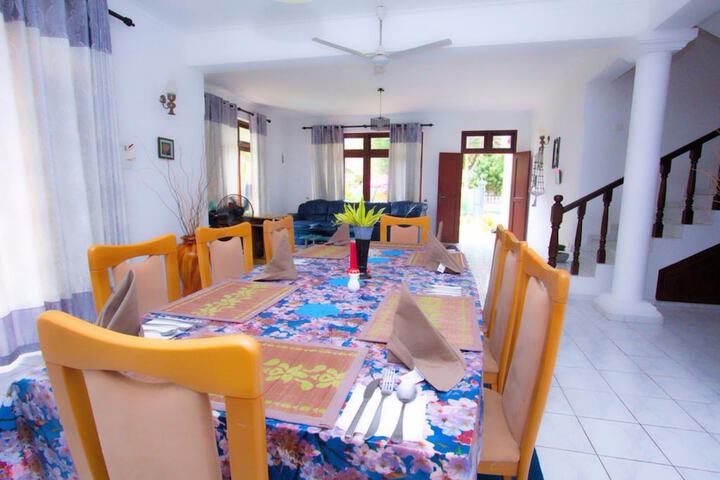 Dining 14 of 21