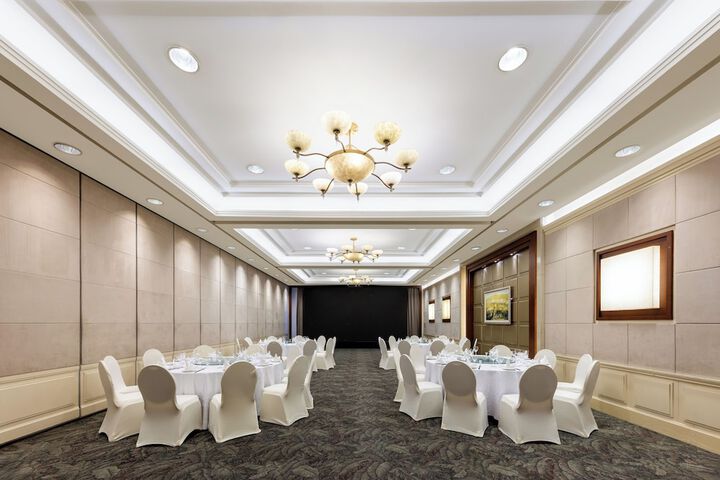 Ballroom/Hall 45 of 57