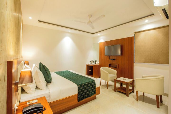 Room 6 of 32