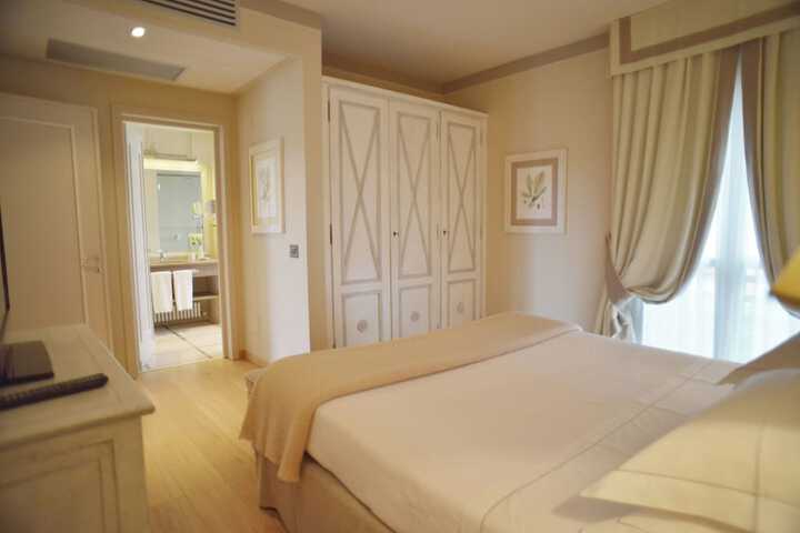 Room 34 of 216