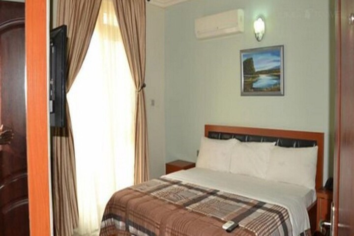 Room 3 of 36
