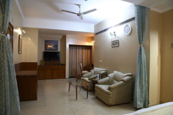 Room 12 of 21