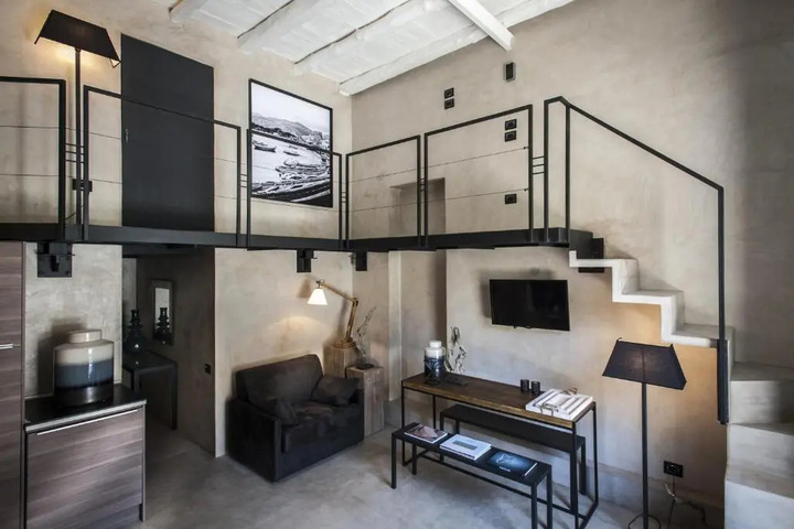 Room 2 of 17
