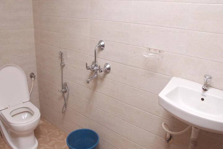 Room 10 of 11