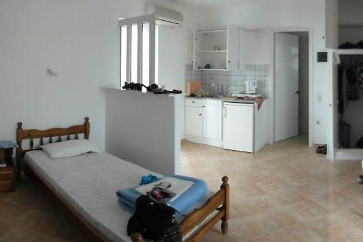 Room 2 of 25