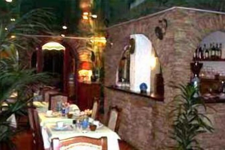 Dining 34 of 42