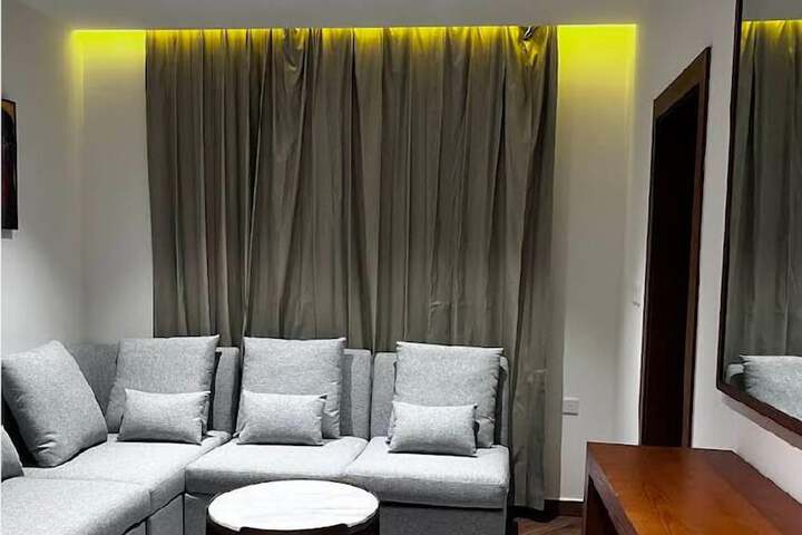 Room 3 of 10