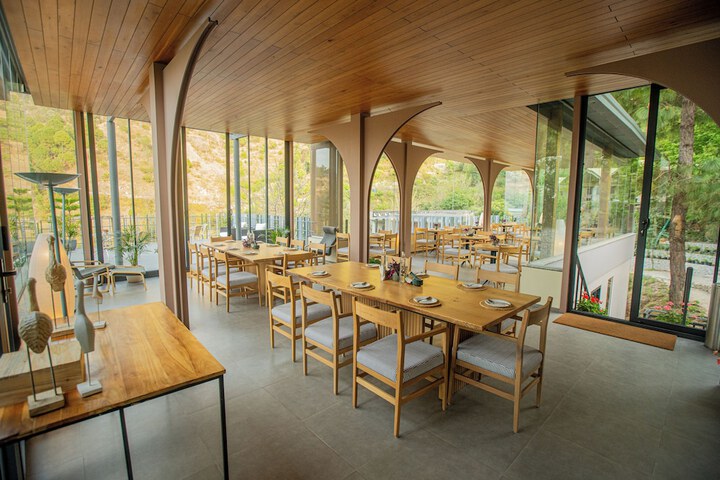 Dining 3 of 24