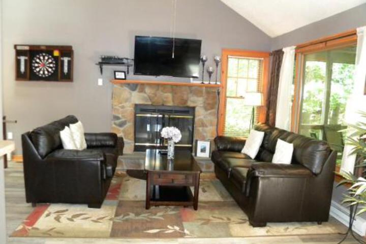 Poconos Getaway Home by Camelback in Tannersville, NY