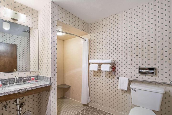 Suite with 2 Queen Beds Stairs Only (3 of 8)