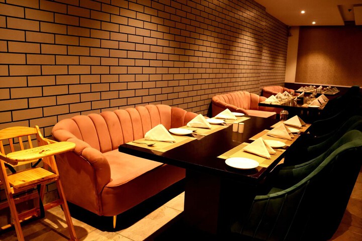 Dining 25 of 37