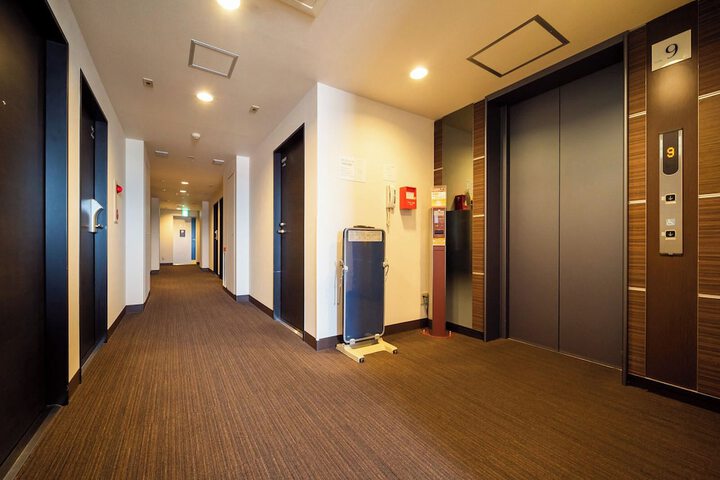 Ballroom/Hall 27 of 31