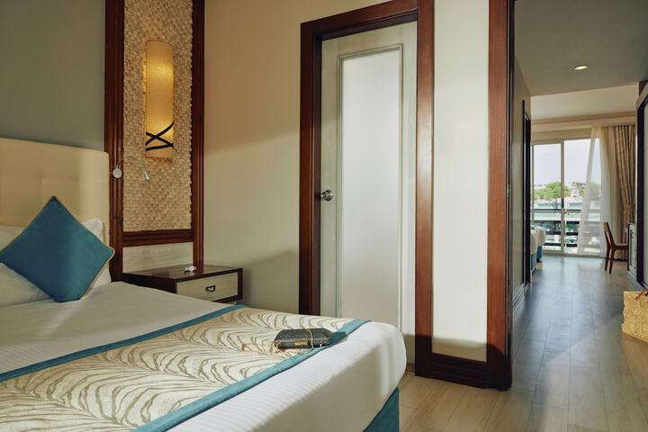 Room 13 of 122