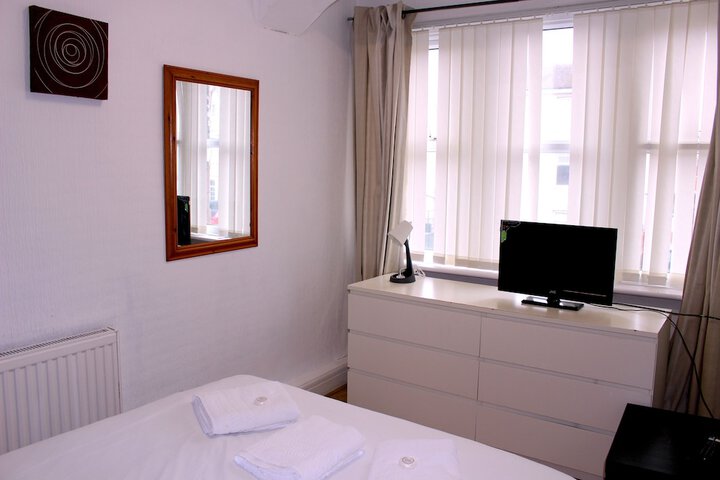 Room 33 of 106