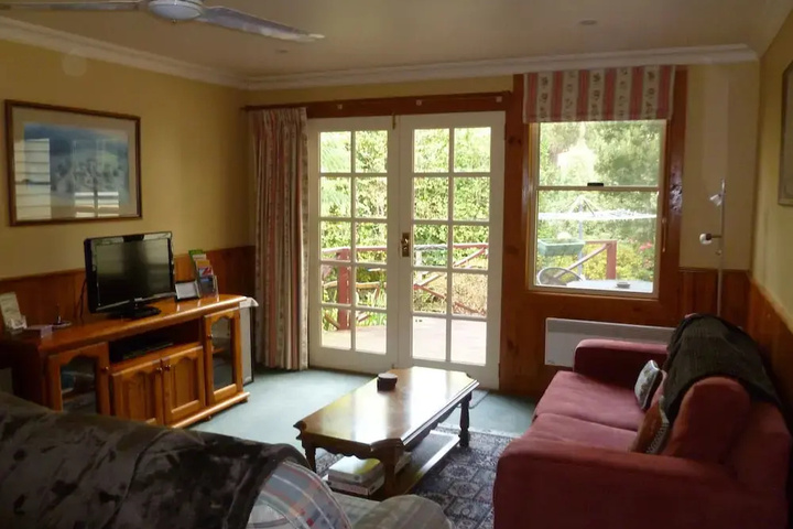 Room 3 of 8