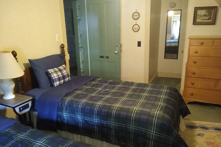 Room 25 of 42