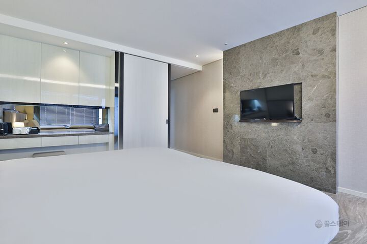 Room 92 of 108
