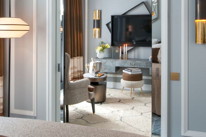 Room 32 of 60