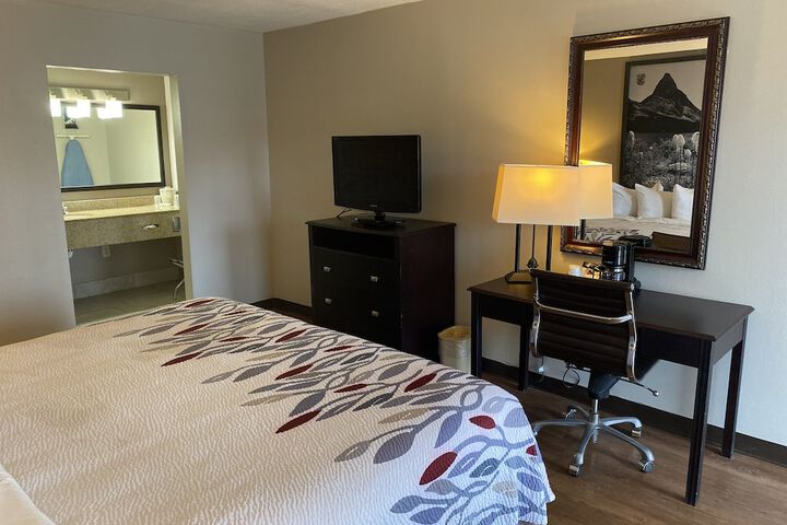 Room 8 of 16