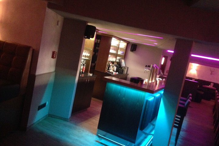 Lounge 40 of 44