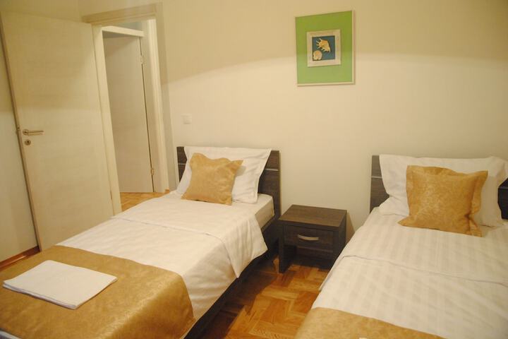 Room 31 of 80