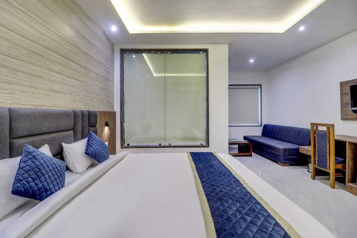 Room 12 of 52