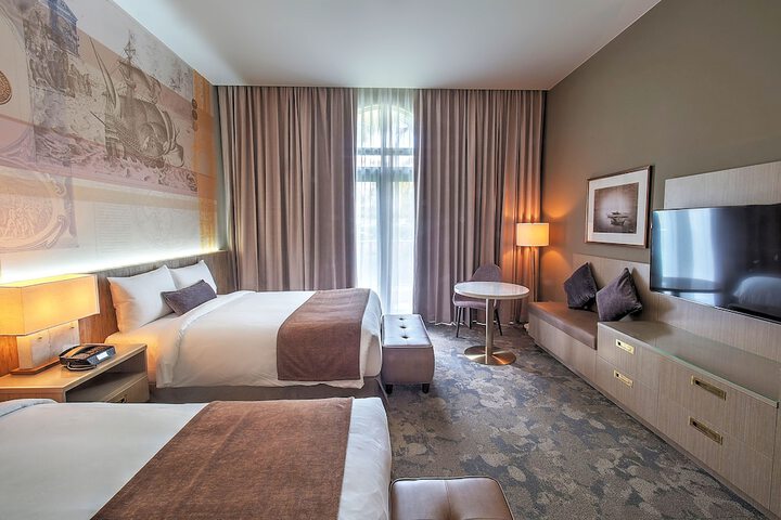 Room 16 of 102