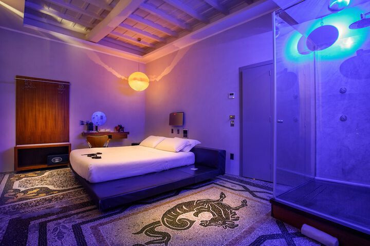 Room 49 of 74
