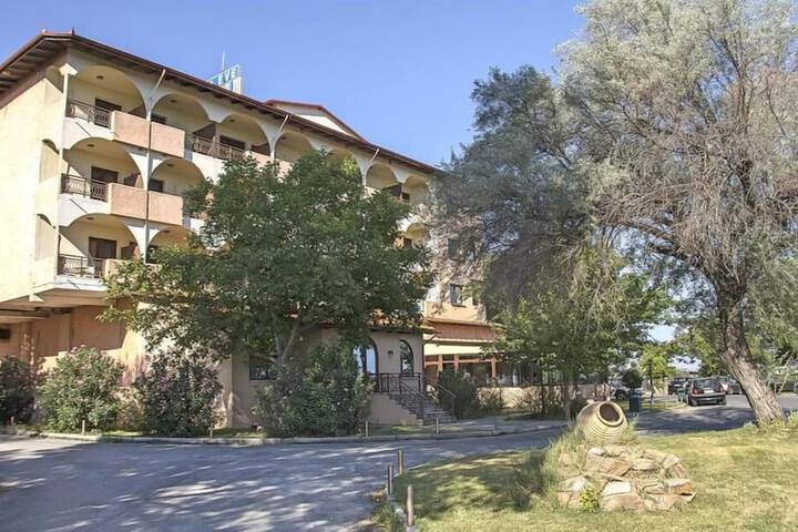Hotel Exterior 64 of 66