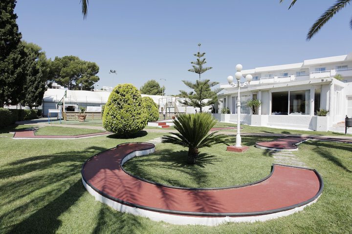 Mini-golf