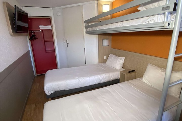 Room 13 of 77