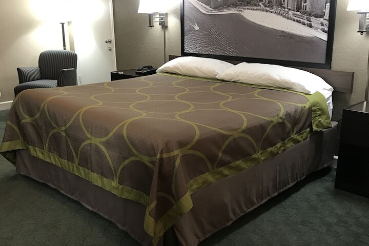 Room 10 of 28