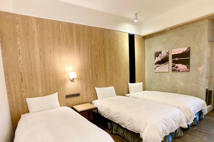 Room 9 of 12