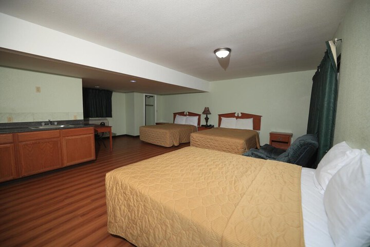 Room 16 of 28