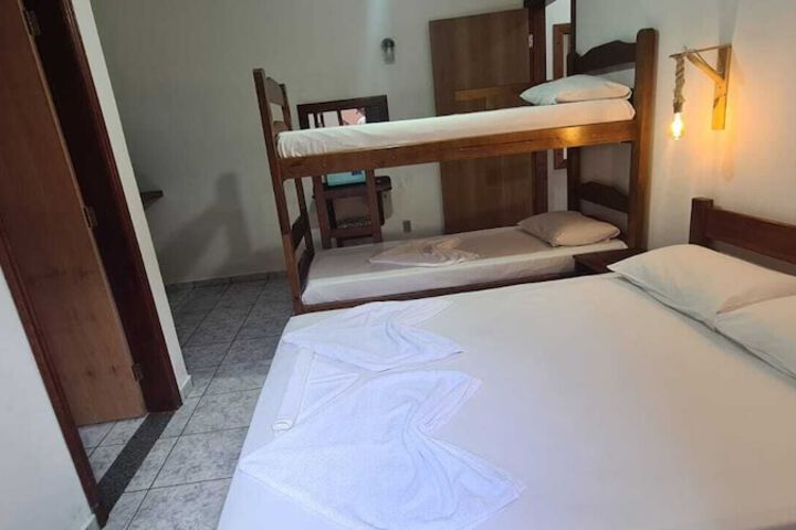 Room 5 of 8