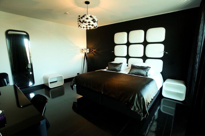 Room 9 of 56