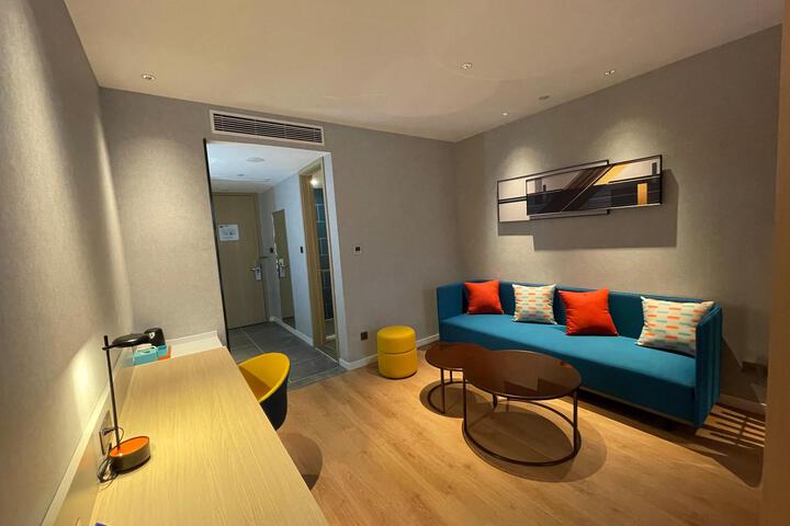 Room 18 of 50
