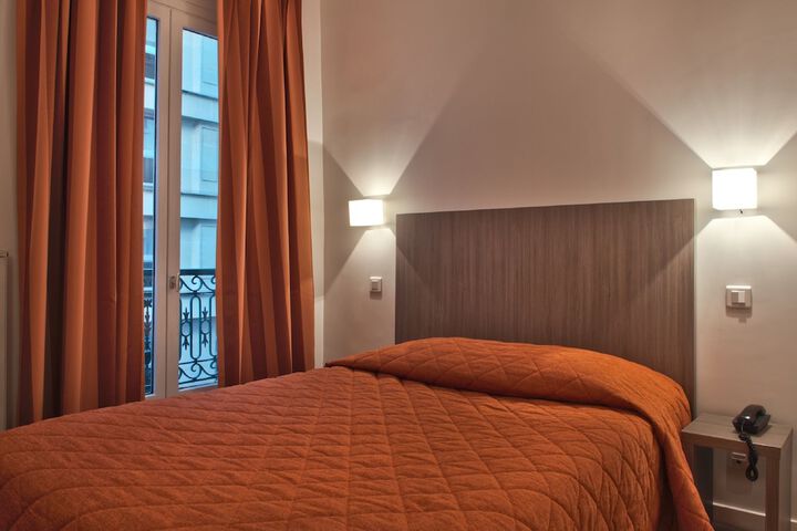 Room 10 of 32