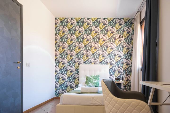 Room 15 of 34