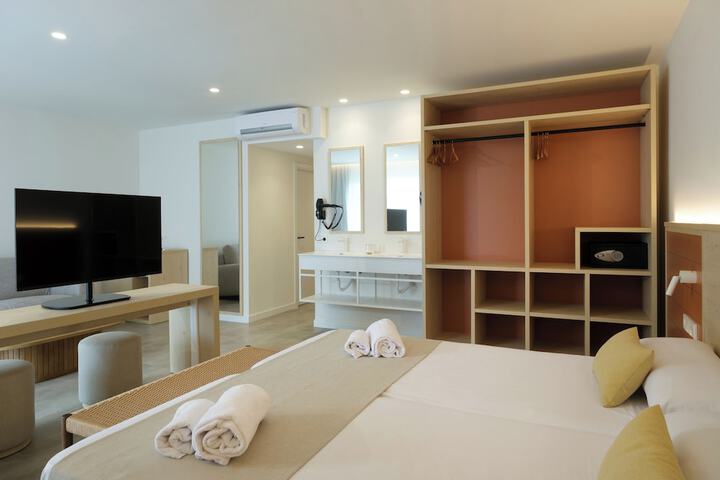 Room 9 of 94