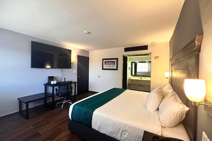 Room 45 of 215